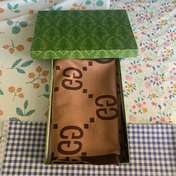 Gucci Logo Print Wool Silk Women's Scarf - Picture 1 of 5